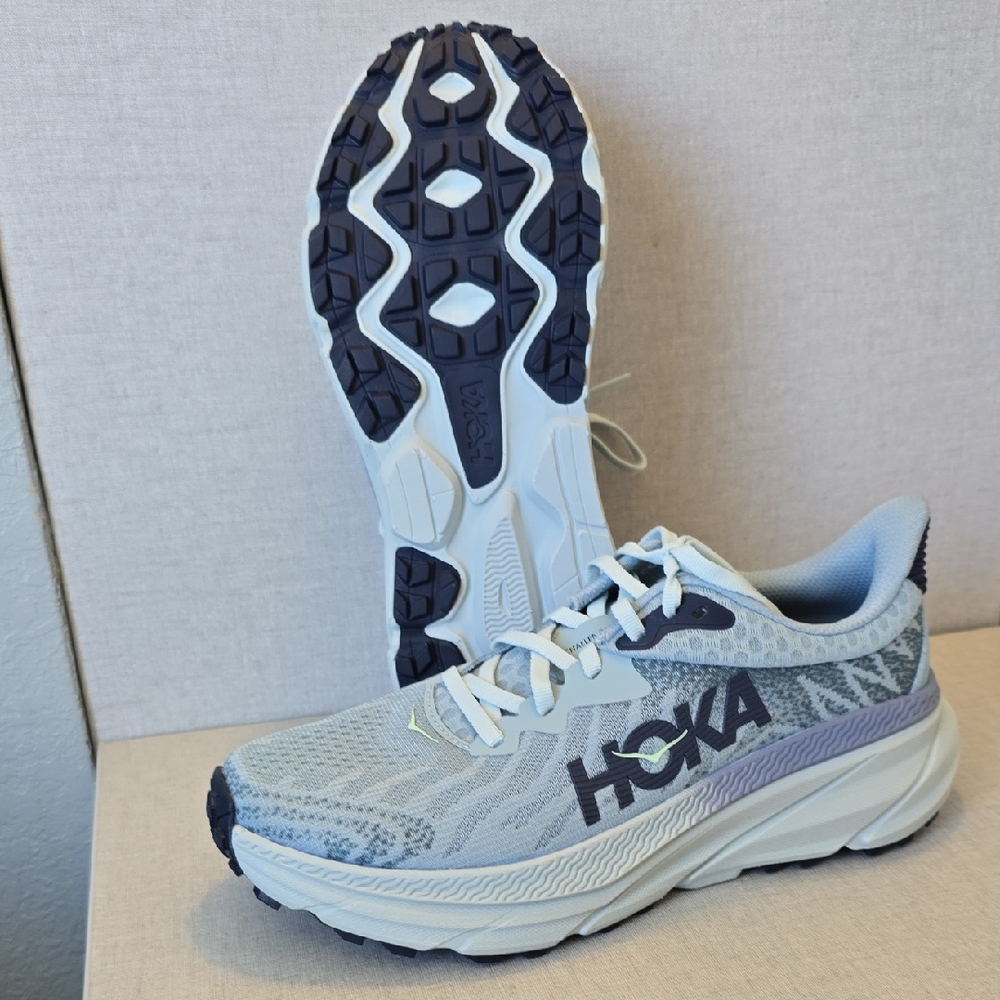 HOKA CHALLENGER ATR 7 Women's Running Shoes - Light Blue & NEW (w 7.5).